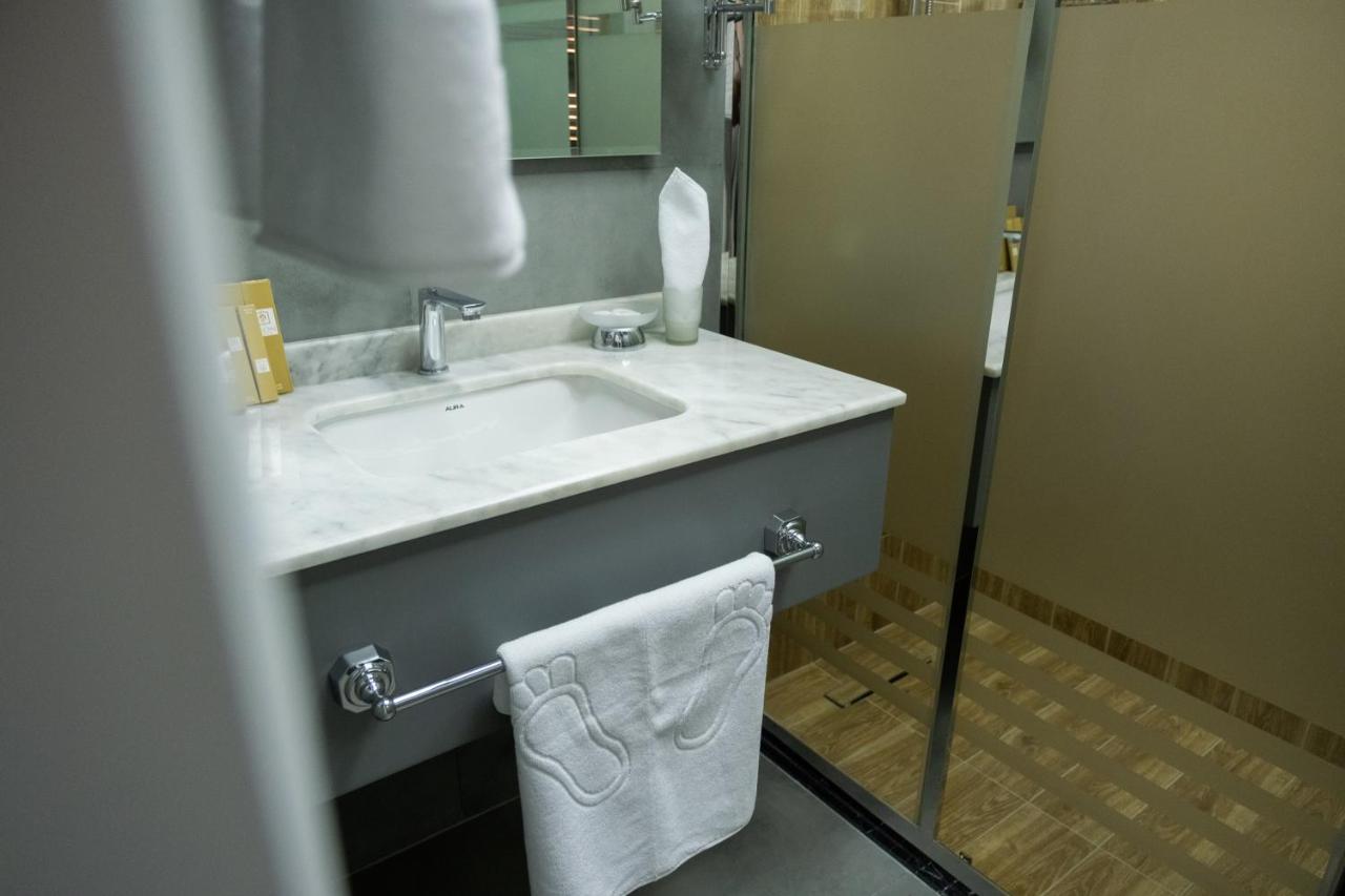 Leon Hotel Spa غانيا المظهر الخارجي الصورة